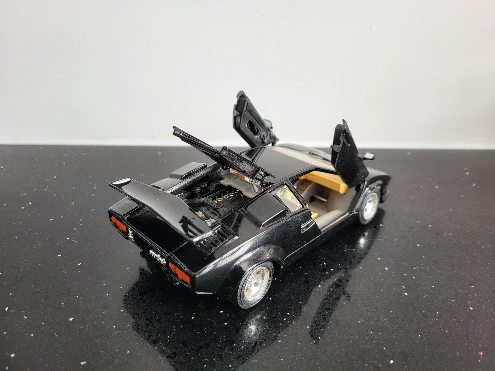 Lamborghini Countach zwart 1/24 Bburago, Ophalen of Verzenden, Zo goed als nieuw, Auto, Bburago