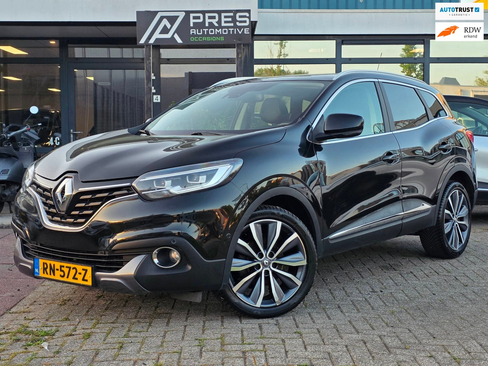 Renault Kadjar 1.2 TCe Bose |AUTOMAAT|PANO|CLIMA|CRUISE|NAVI, Auto's, Gebruikt, Euro 6, 4 cilinders, Leder en Stof