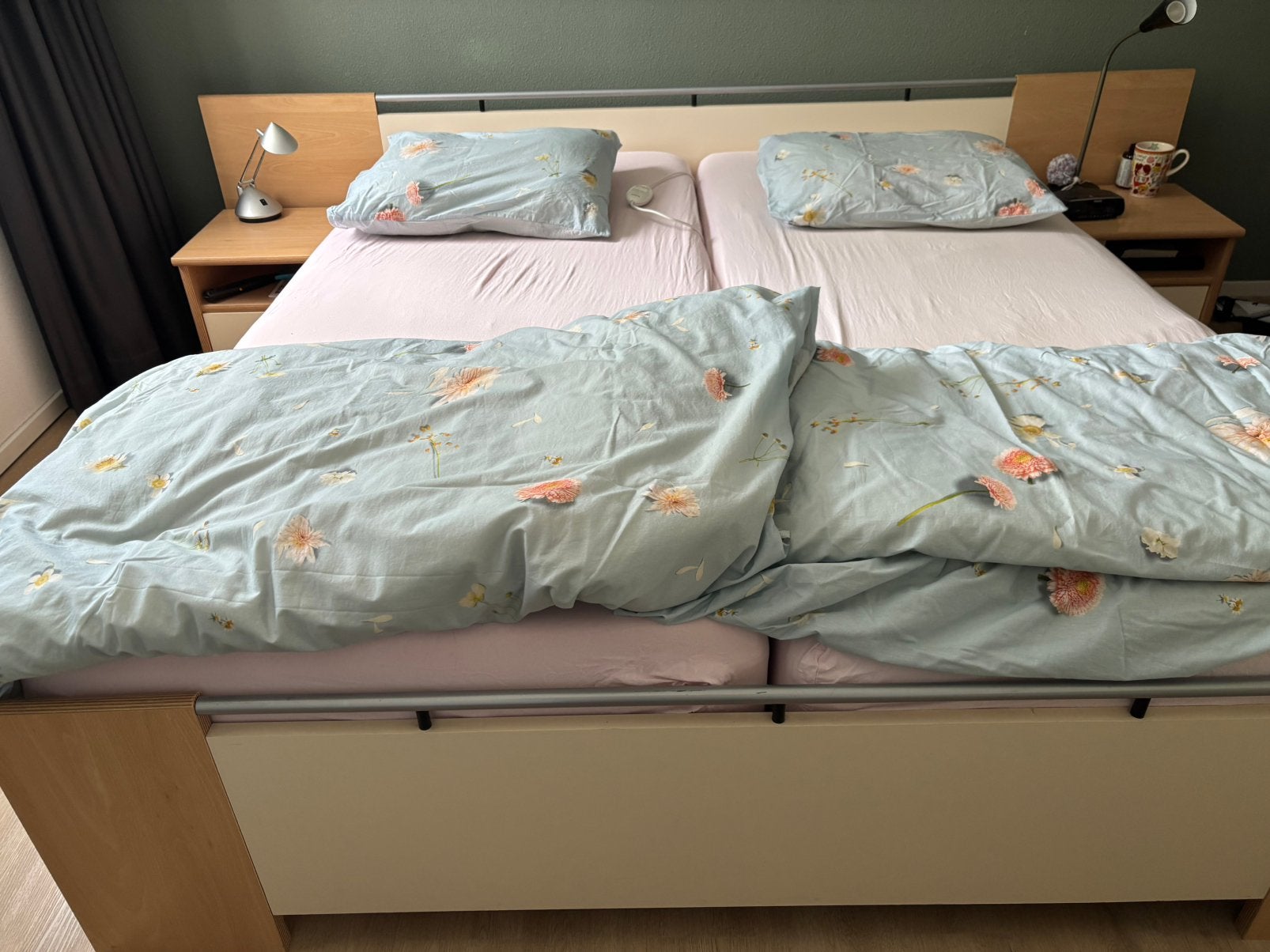 Tweepersoonsbed met nachtkastjes, zonder lattenbodem, Gebruikt, Tweepersoons, Ophalen of Verzenden, 180 cm
