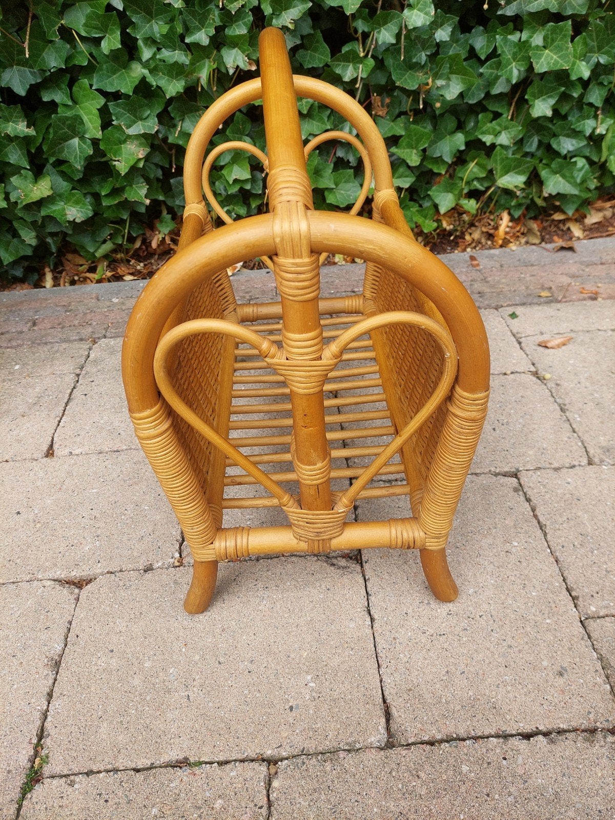 Vintage rotan lectuurbak / tijdschriftenrek, Huis en Inrichting, Woonaccessoires | Krantenbakken en Lectuurbakken, Gebruikt, Natuurlijk materiaal