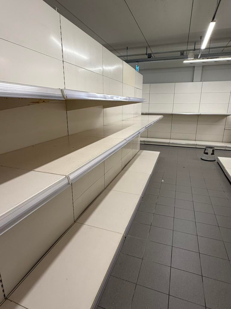 MEGA PARTIJ! Complete winkelinventaris 2500m², Ophalen