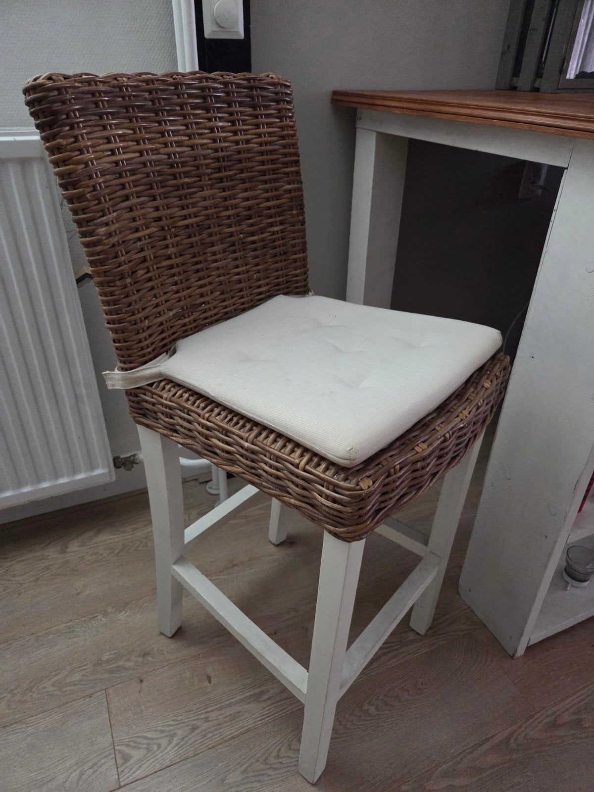 Rotan barkruk met kussen 2 stuks, Ophalen, Gebruikt, Hout, 90 cm of meer