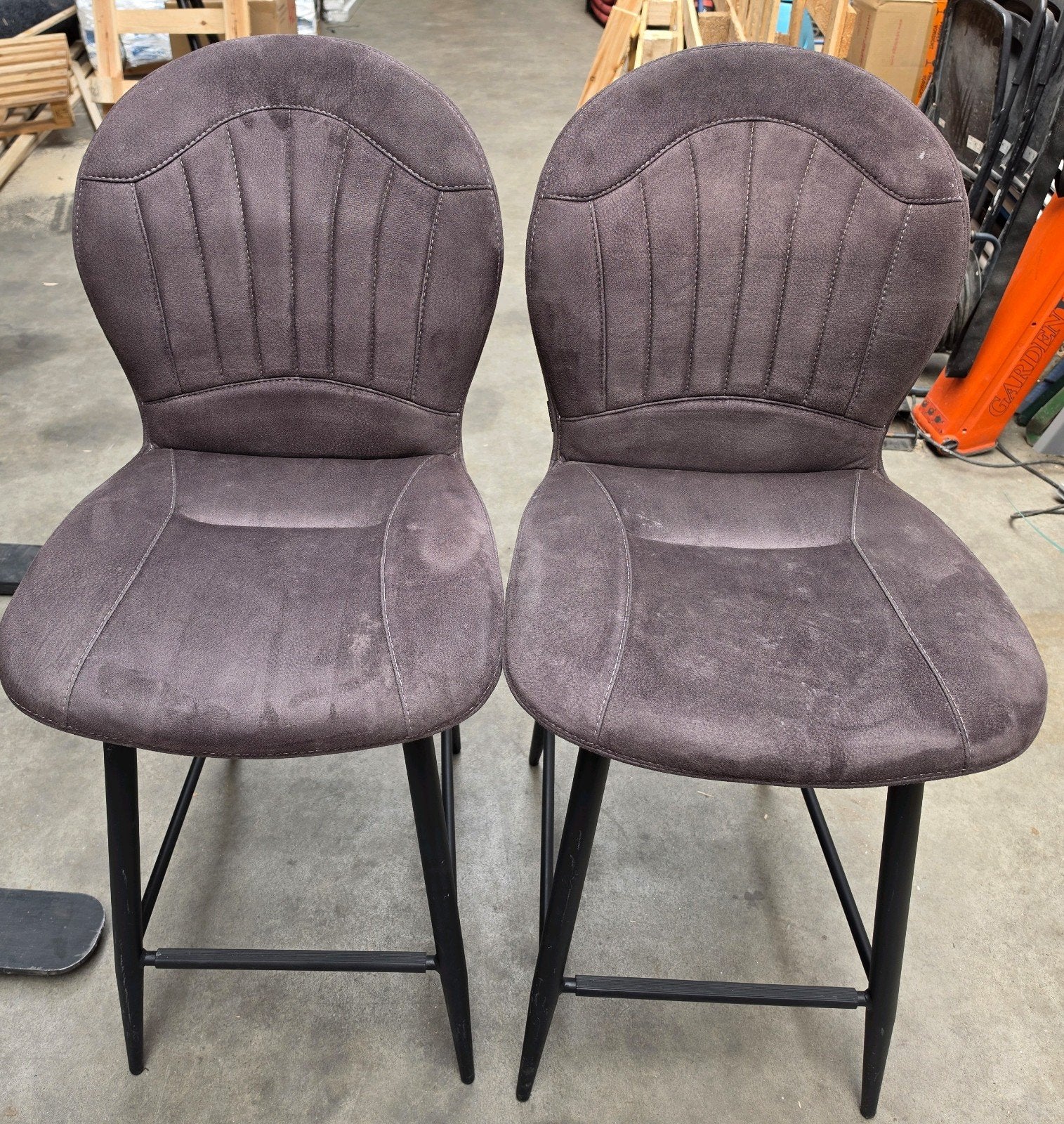 Set van 4 moderne barkrukken - bruingrijs suedine stof, Huis en Inrichting, Stoelen, Ophalen, Gebruikt, Stof, Vier