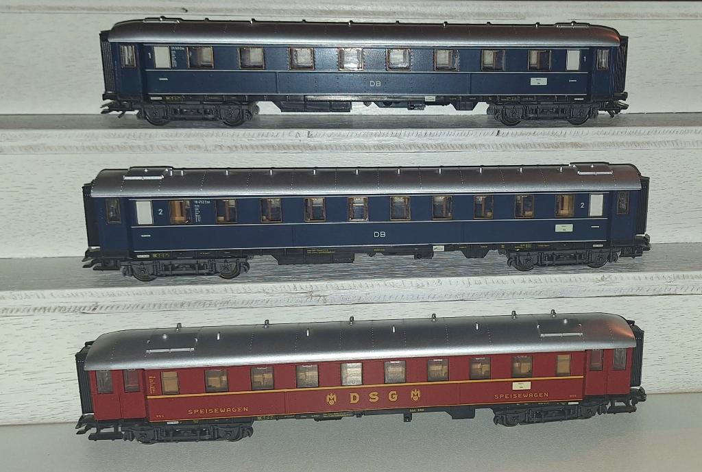 Marklin H0 29845/2/3/4 - 3 personenrijtuigen van DB, Hobby en Vrije tijd, Modeltreinen | H0, Zo goed als nieuw, Wagon, Wisselstroom