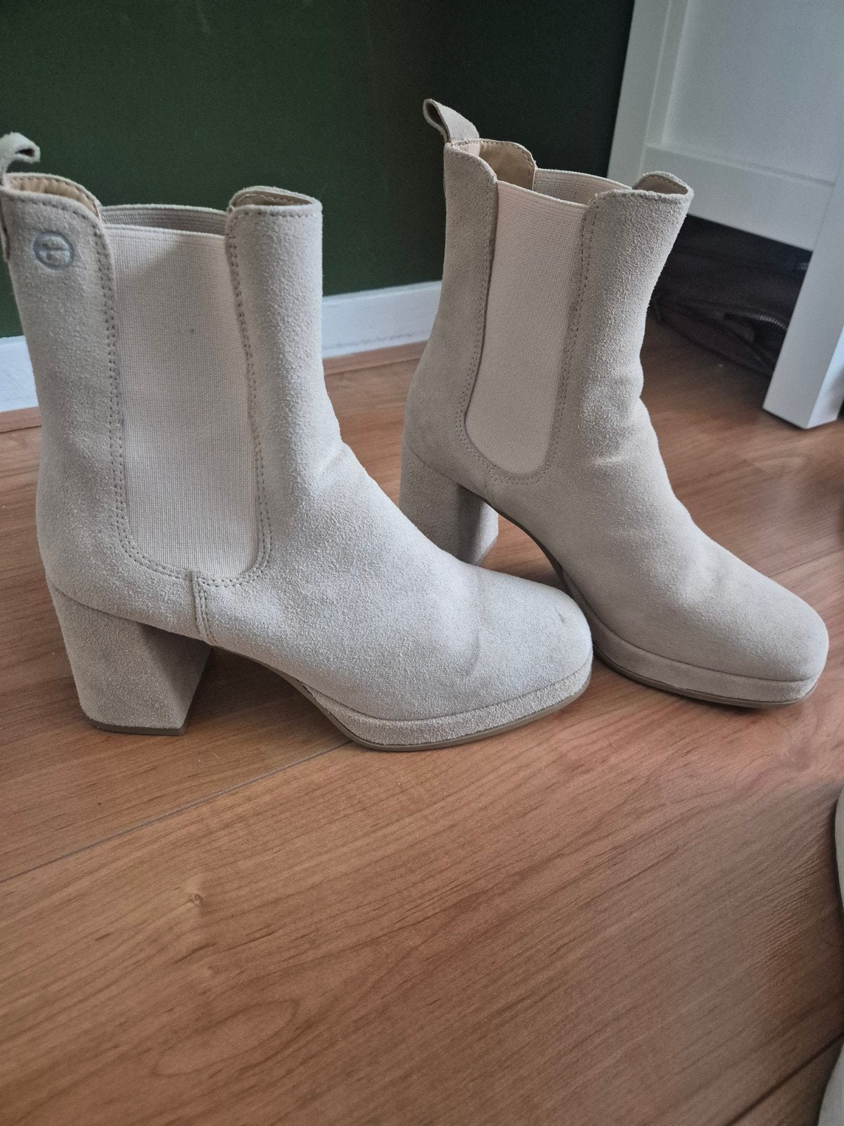 Tamaris Enkellaarzen Maat 38 - Zo goed als nieuw, Kleding | Dames, Tamaris, Beige, Lage of Enkellaarzen, Ophalen of Verzenden