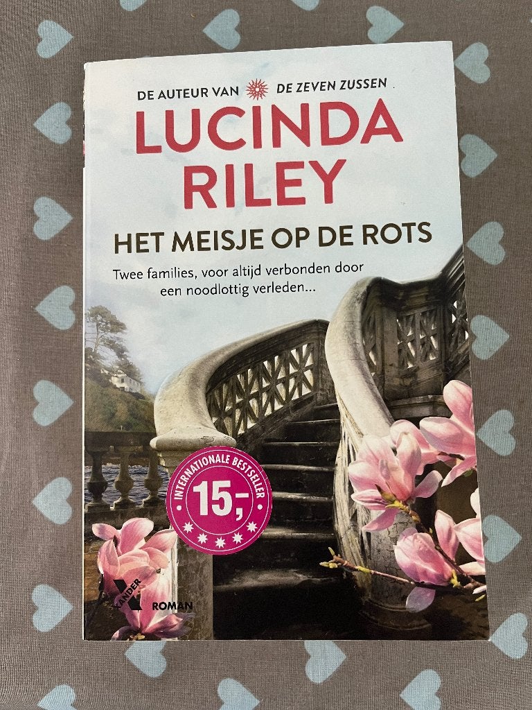 Het Meisje op de rots - Lucinda Riley, Lucinda Riley, Ophalen of Verzenden, Zo goed als nieuw, Nederland