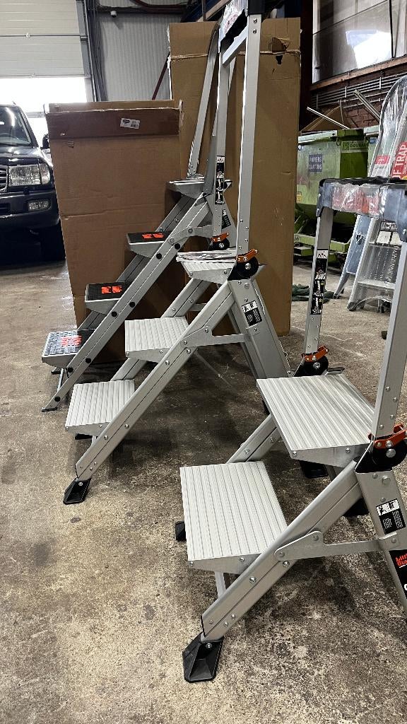 Altrex trappen (nieuw), Ophalen, Nieuw, Trap, Minder dan 2 meter