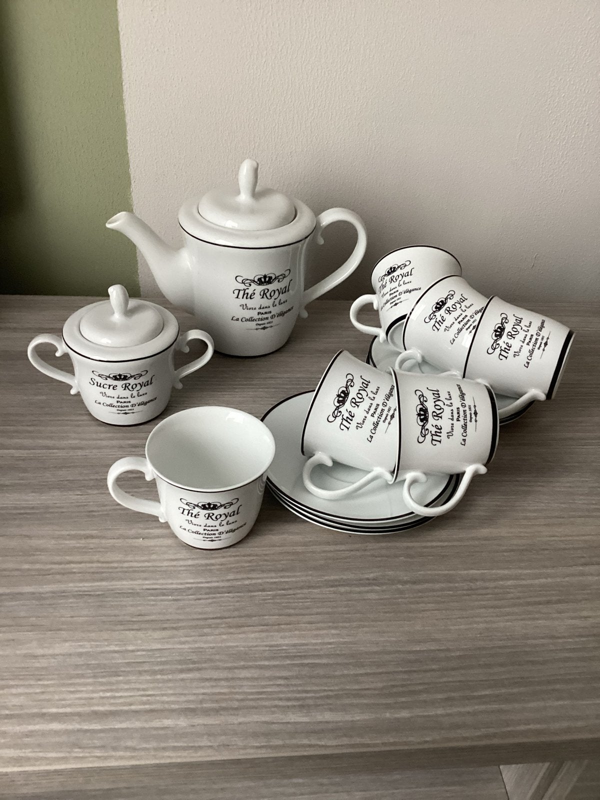 Royal Theeservies - 6 kop en schotels, theepot, suikerpot, Huis en Inrichting, Keuken | Servies, Ophalen, Overige merken, Zo goed als nieuw