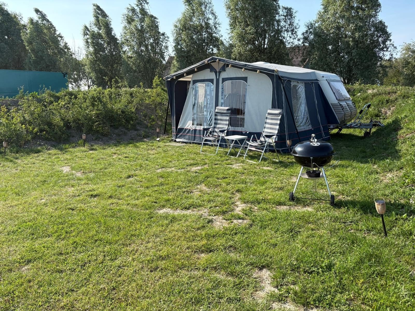 2 persoons Caravan "het uitzicht" TE HUUR, Vast bed, Rondzit, Kip, Koelkast