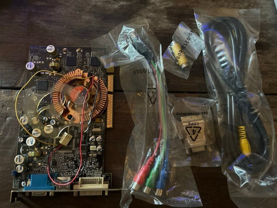 ATI Radeon 9600XT 128MB AGP Videokaart met accessoires, Computers en Software, Videokaarten, Tv-Out, Gebruikt, AMD, Overige soorten