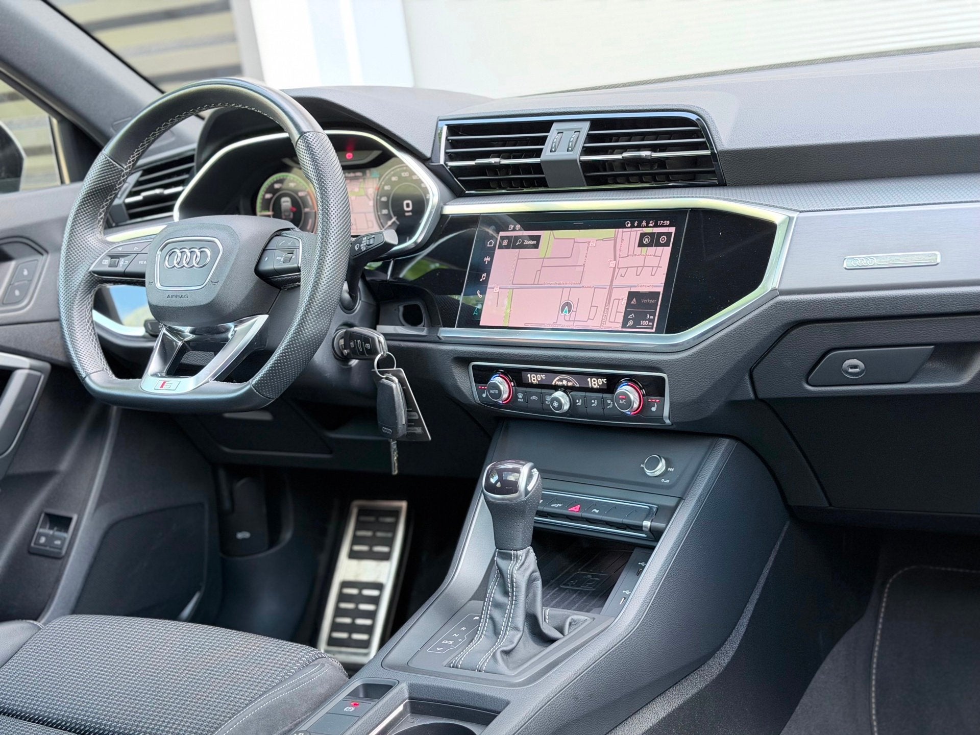 Foto 16 van Audi Q3 Sportback 45 TFSI e S Edition Pano/Camera/AppleCar