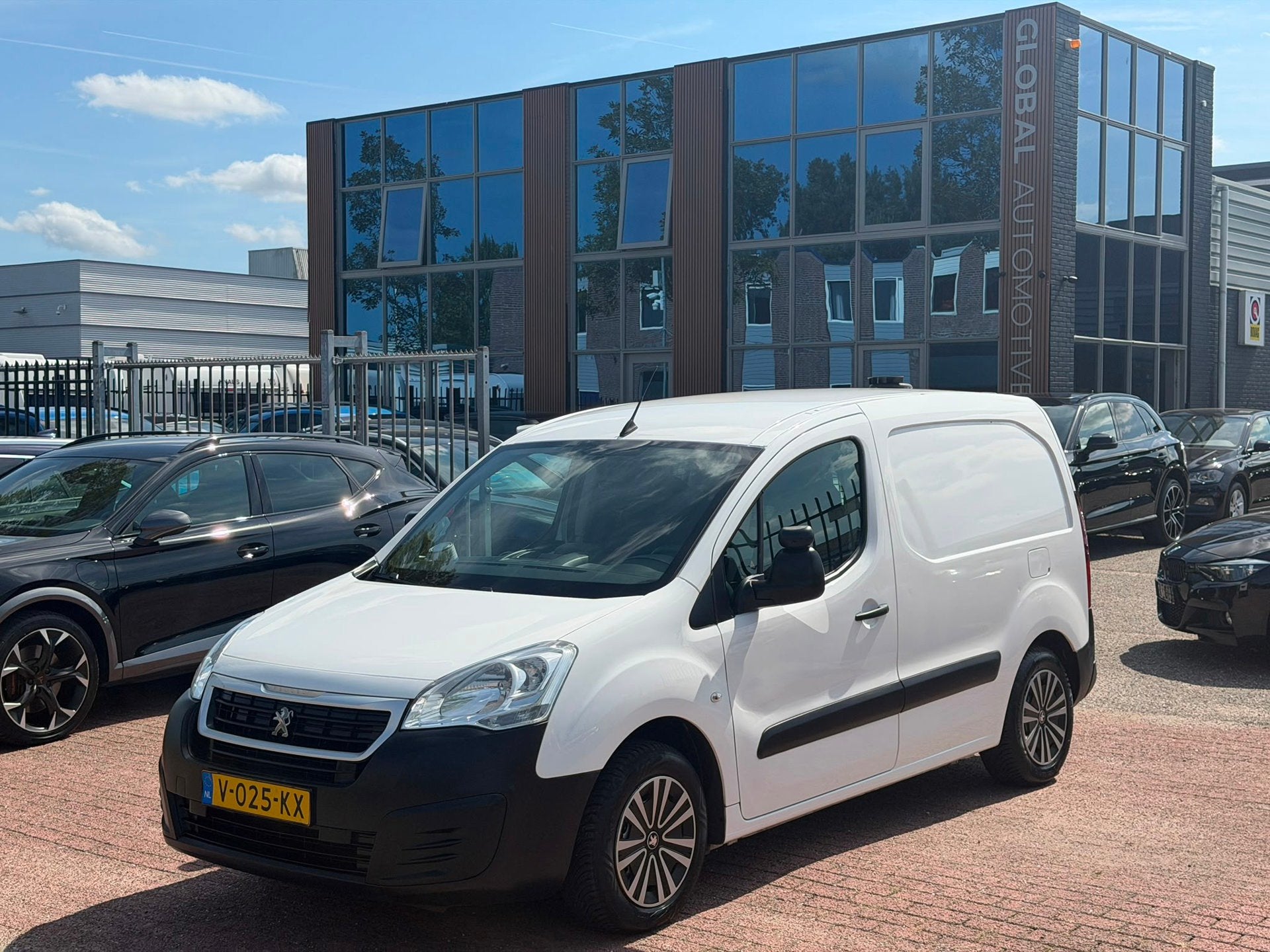 Peugeot Partner 120 1.6 BlueHDi 100 L1 Premium Pack - PDC -, Auto's, Voorwielaandrijving, Stof, Gebruikt, 4 cilinders