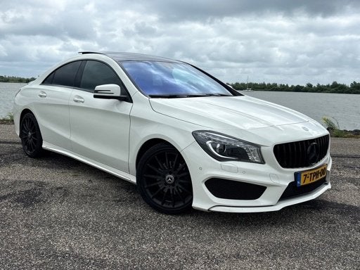 Mercedes-Benz CLA 200 | Apple Carplay | Tweede Eigenaar, Auto's, Zwart, 715 kg, Leder en Stof, Wit