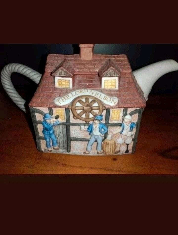 Vintage Christopher Wren 'The Lord Nelson' Pub Theepot, Ophalen of Verzenden