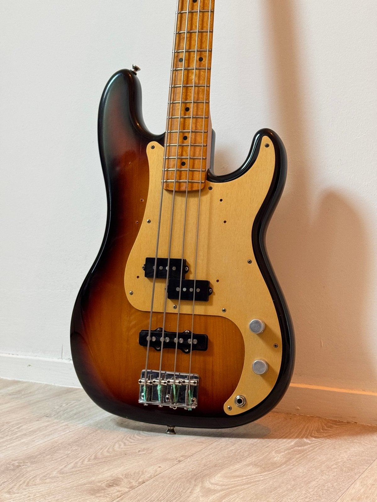 Fender Precision Bass USA 1983 – Sunburst – Maple Neck, Ophalen of Verzenden, Zo goed als nieuw