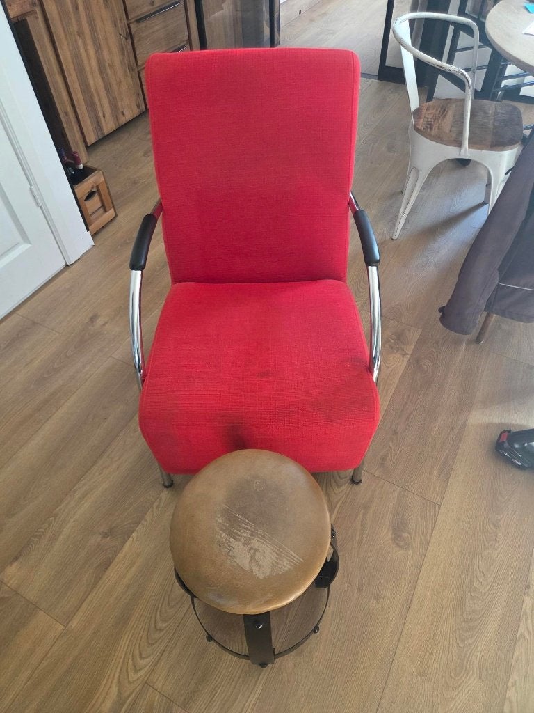 Rode en Zwarte stoffen stoelen met voeten (krukjes), Ophalen, Gebruikt, 75 tot 100 cm, Metaal