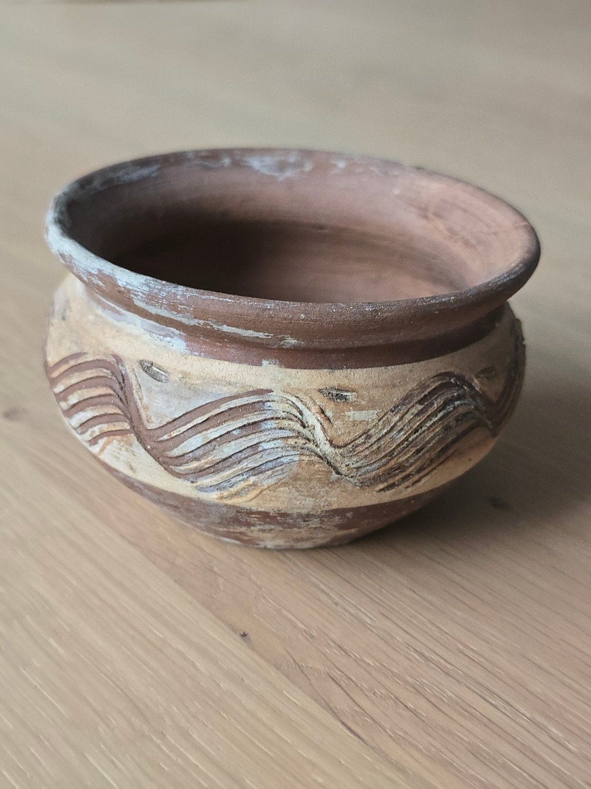 antieke terracotta aardewerk pot met golvend patroon €7,95, Gebruikt, Rond, Ophalen of Verzenden, Balkon