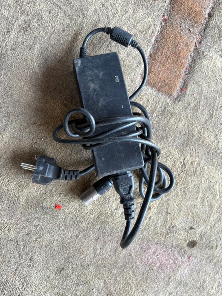 Oplader/acculader Koga E-XLIGHT te koop, Computers en Software, Ophalen of Verzenden, Zo goed als nieuw