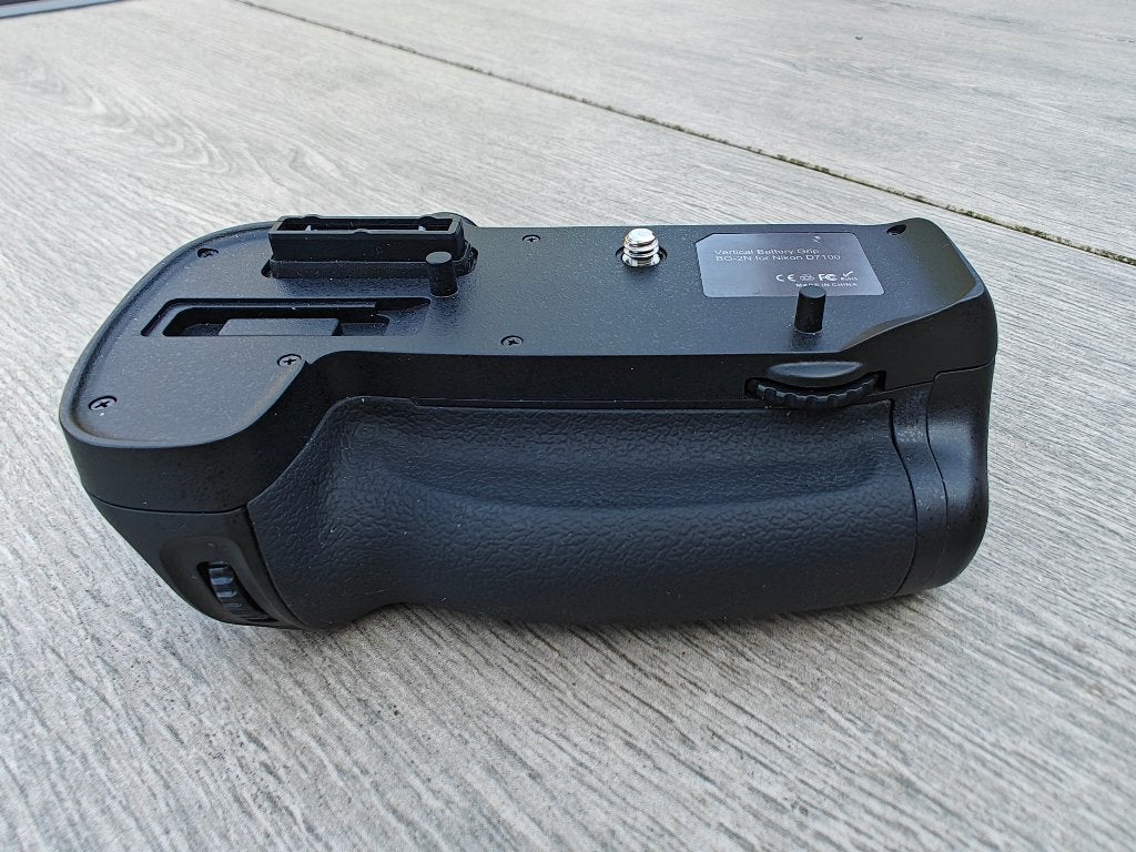Vertical Battery Grip BG-2N voor Nikon D7100/D7200, Overige merken, Zo goed als nieuw, Geschikt voor twee batterijen, Nikon