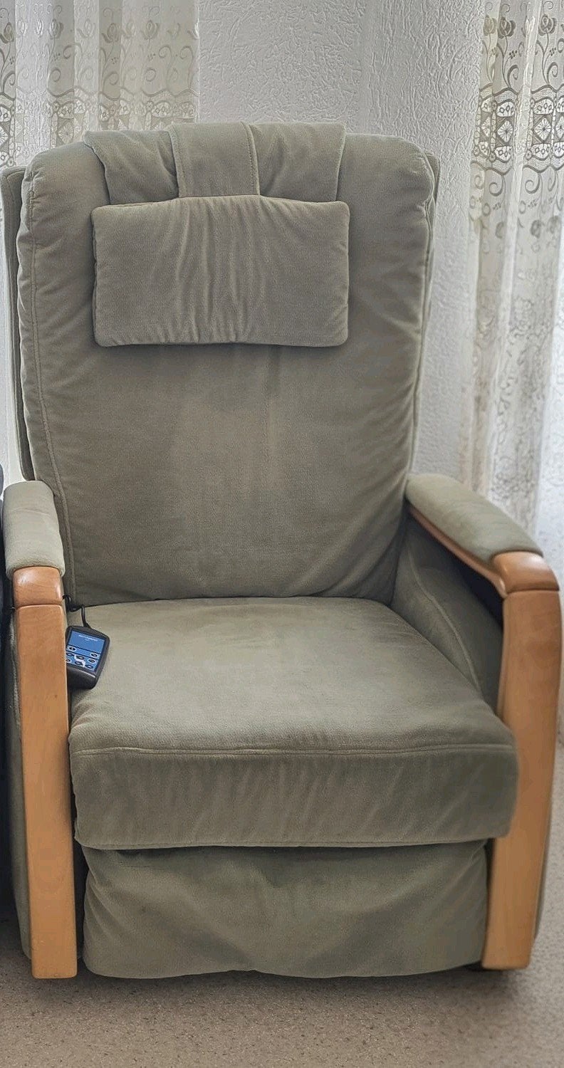 Comfortabele relaxstoel - In goede staat, Huis en Inrichting, Ophalen, Hout, Gebruikt, 75 tot 100 cm