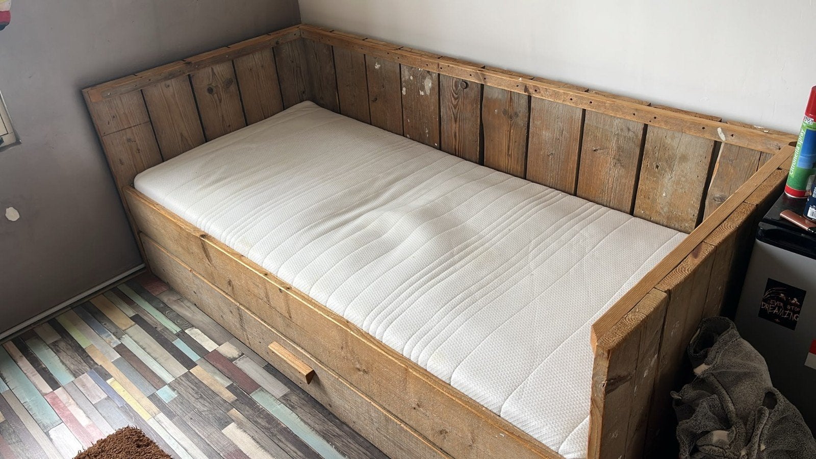 Stevig steiger houten bed met opbergruimte en matras, Ophalen, 85 tot 100 cm, Gebruikt, Matras