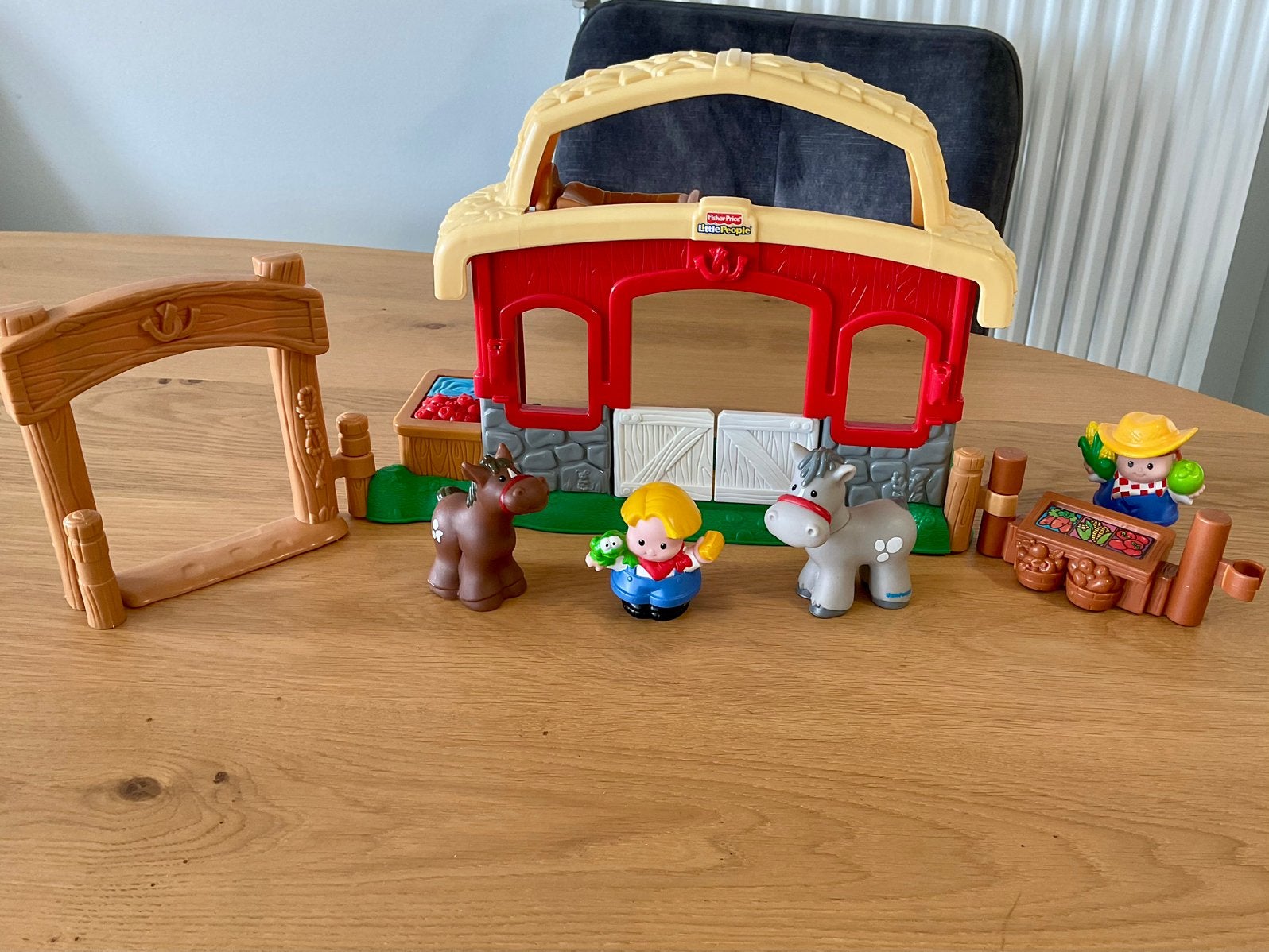 Little People : Paardenstal met geluid ( paarden gehinnik ), Ophalen, Gebruikt, Speelset, Met geluid
