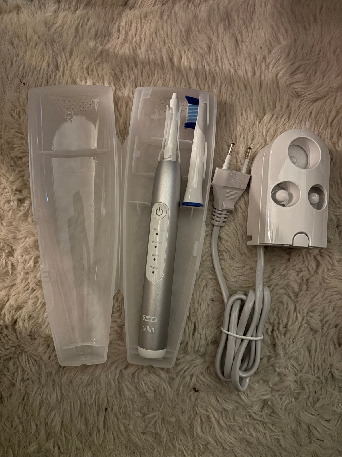 Oral-B elektrische tandenborstel met reisetui - Ongebruikt, Ophalen of Verzenden, Nieuw, Tandenborstel