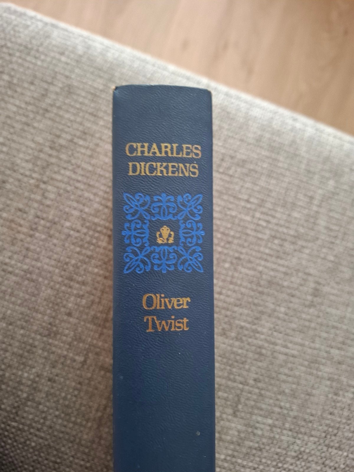 Oliver Twist van Charles Dickens., Boeken, Ophalen of Verzenden, Gelezen