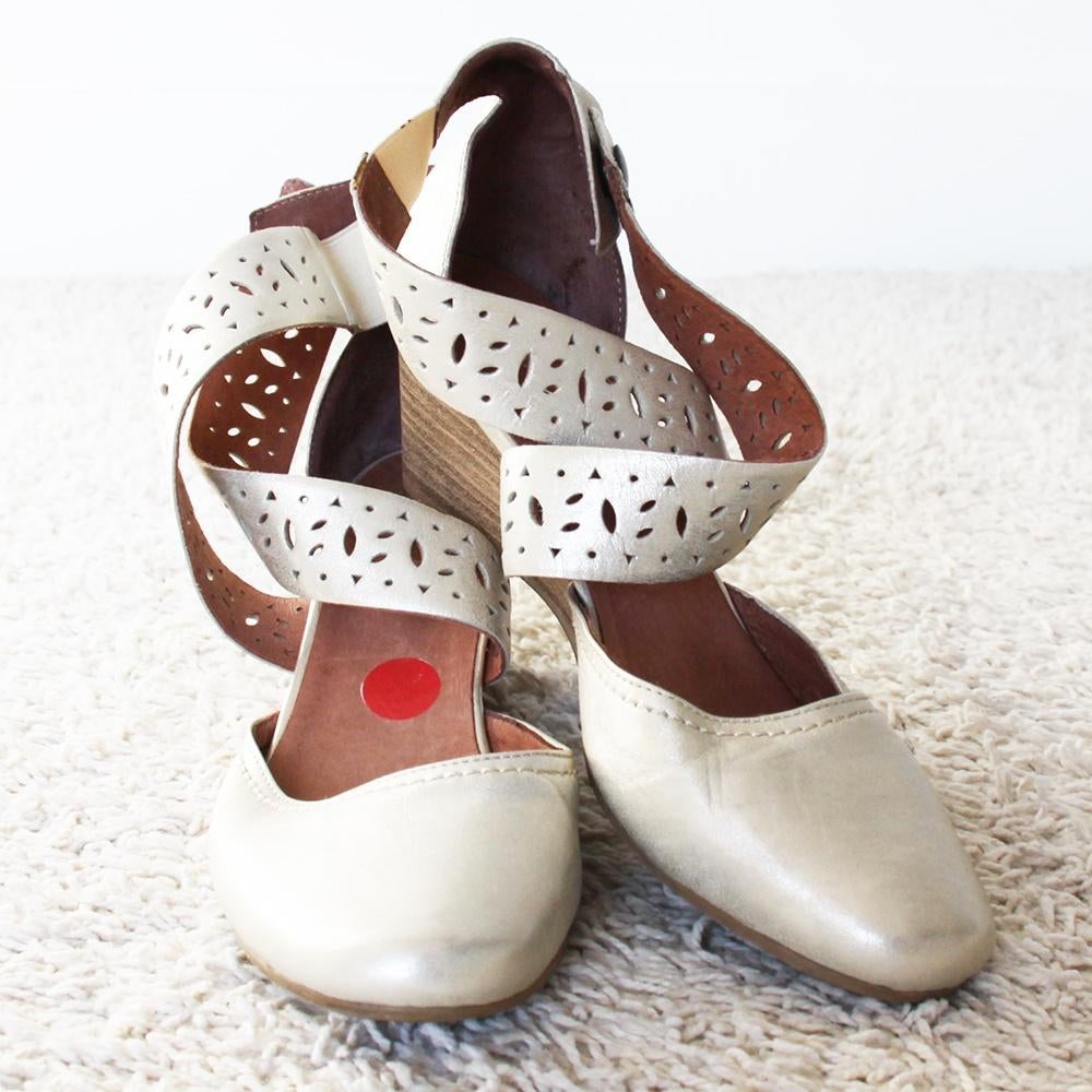 Prachtige Zilveren Leren Carmens Pumps (Maat 40) - s8 € 30,-, Pumps, Overige kleuren, Ophalen of Verzenden, Zo goed als nieuw