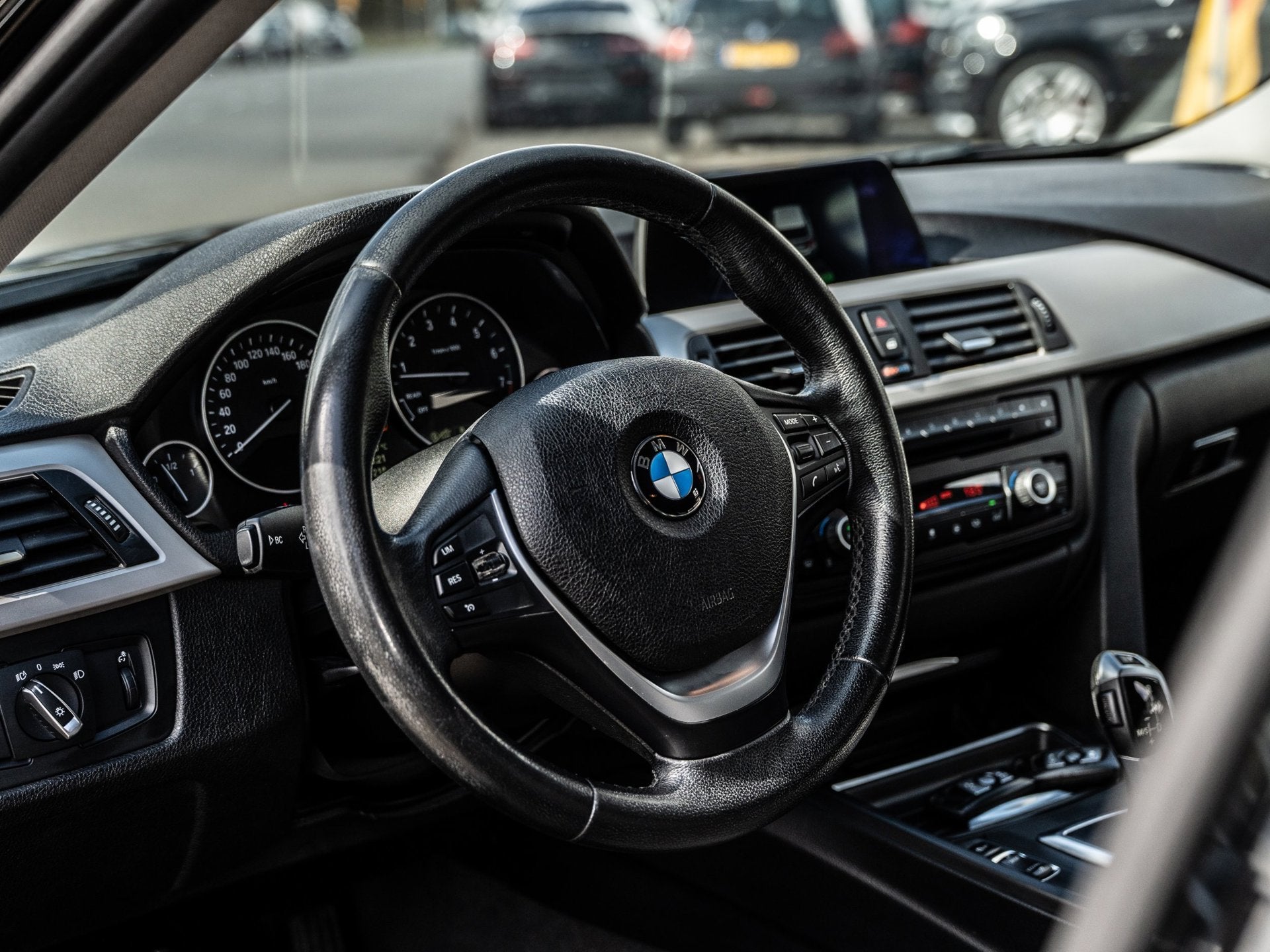 BMW 3-serie Touring 320i Executive - AUTOMAAT - CLIMATE / CR, Automaat, Gebruikt, 4 cilinders, Zwart