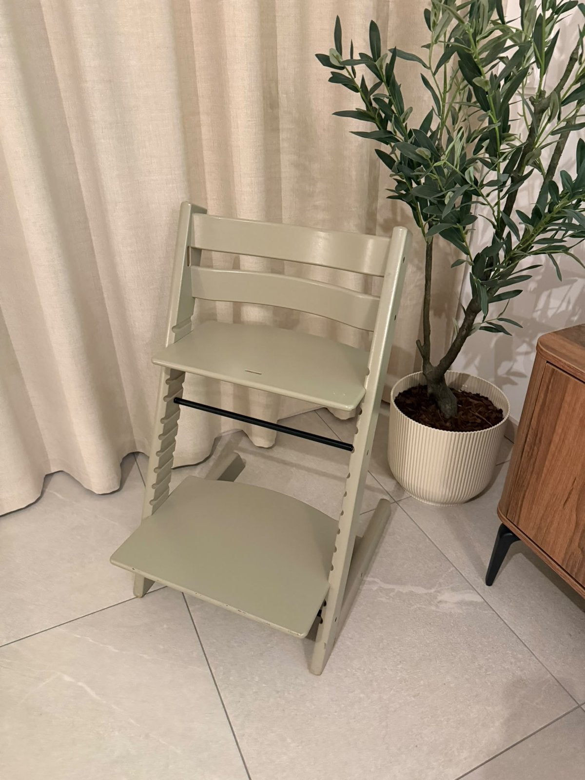 Stokke Tripp Trapp kinderstoel | Taupe, Kinderen en Baby's, Ophalen, Zo goed als nieuw, Meegroeistoel, Aanschuifbaar