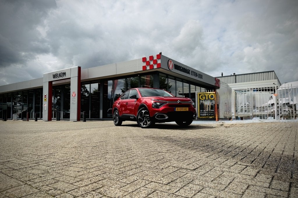 Citroën C4 X 1.2 130PK Shine | HUD | CAMERA | ADAPTIEVE CRU, 12 maanden, Gebruikt, 1199 cc, Leder en Stof