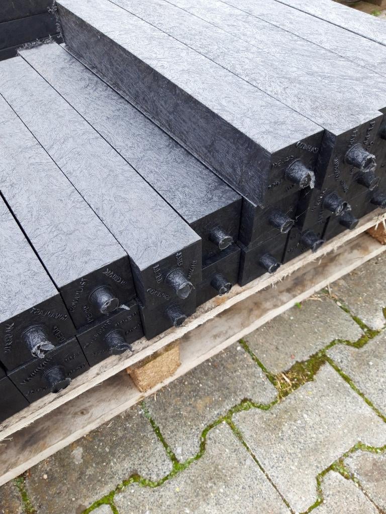 Reststukken kunststof Palen 8x8 diverse lengtes, Tuin en Terras, Palen, Balken en Planken, Ophalen of Verzenden, Nieuw, Minder dan 180 cm