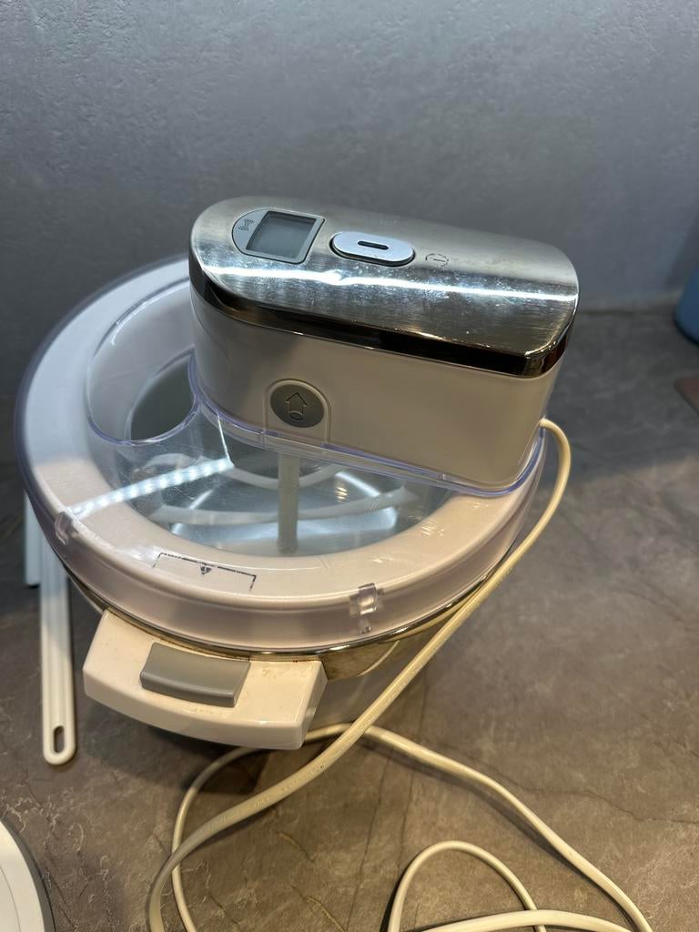 Krups GVS2 IJsmachine - Zelfvriezend met handleiding, Ophalen, Gebruikt, Koelelement