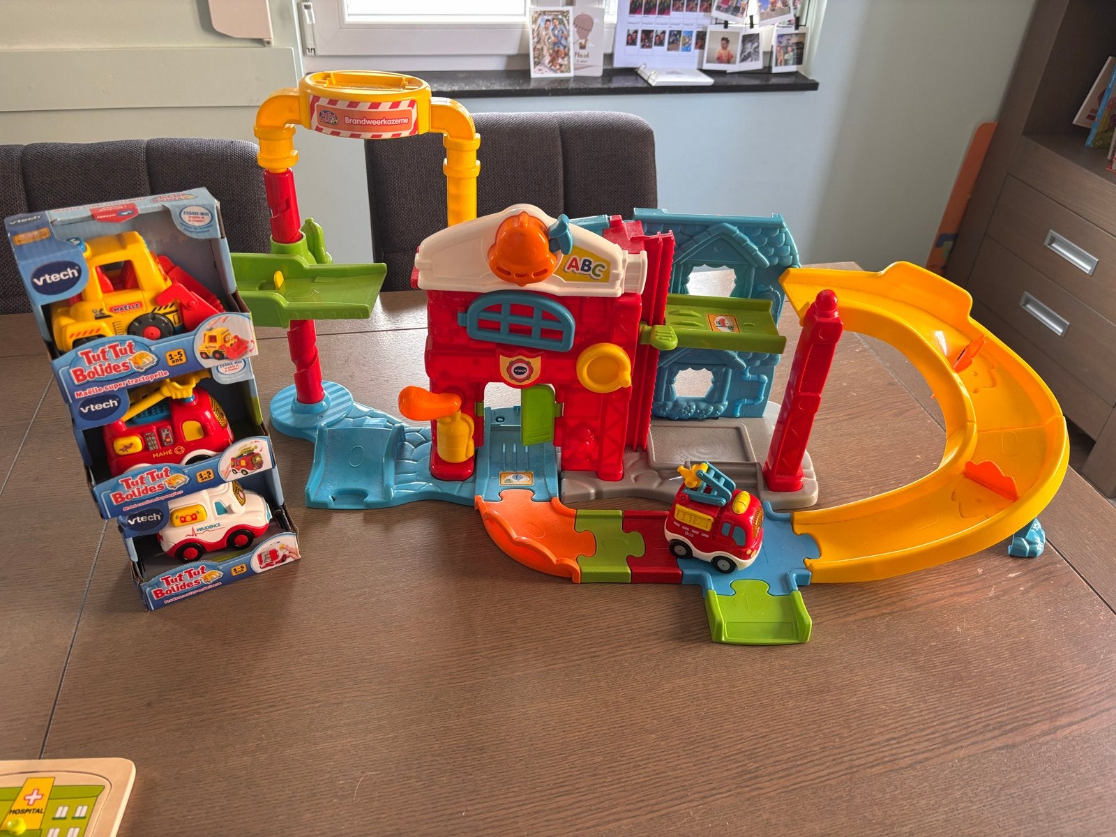 Vtech Brandweerkazerne met 3 nieuwe Franse auto's, Ophalen of Verzenden, Gebruikt