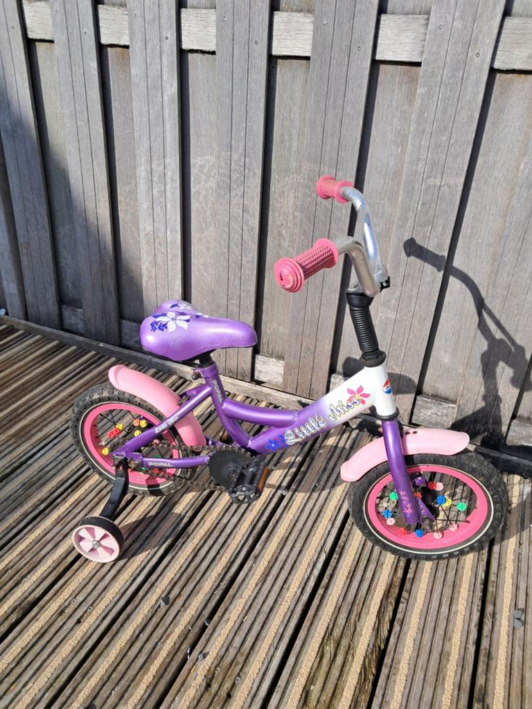 Kinderfietsje Little Miss paars/roze met zijwieltjes, Ophalen