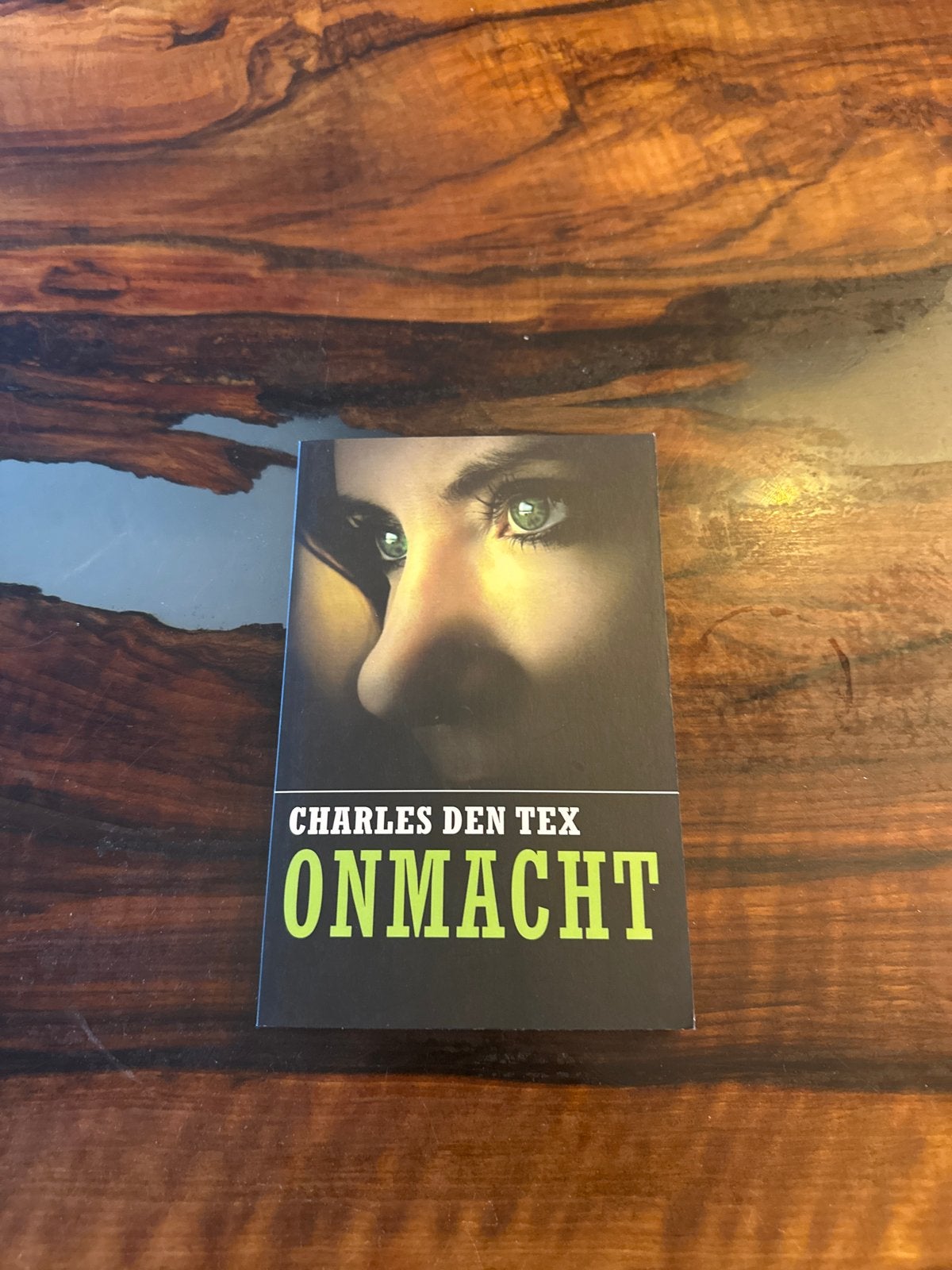 Onmacht - Charles den Tex (Thriller), Ophalen of Verzenden, Gelezen, Nederland
