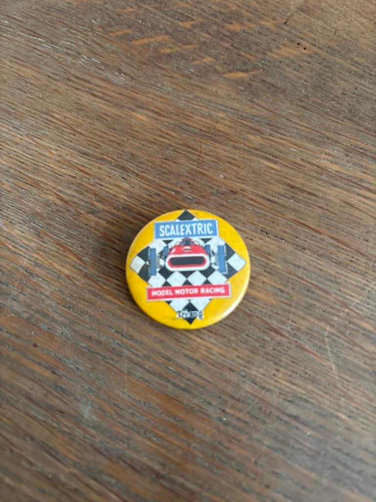 Vintage Scalextric Model Motor Racing Button/Speldje, Ophalen of Verzenden, Gebruikt, Transport, Button