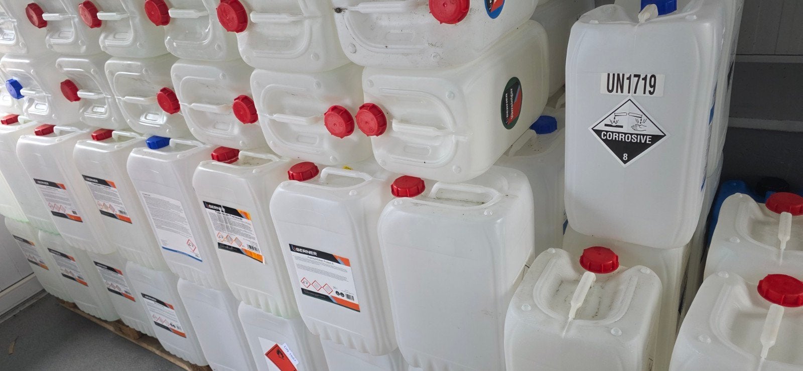 Jerrycans 25 liter - Diverse hoeveelheden beschikbaar, Minder dan 75 liter, Ophalen, Zo goed als nieuw, Kunststof