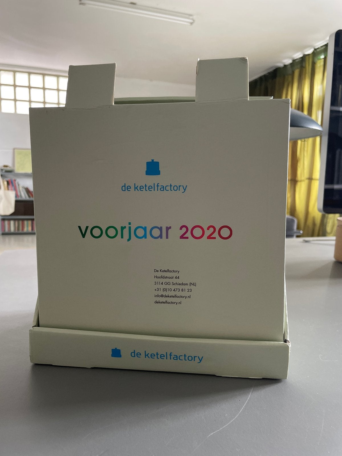 De Ketelfactory Voorjaar 2020 Box met reflecties, Boeken, Ophalen of Verzenden, Zo goed als nieuw, Catalogus
