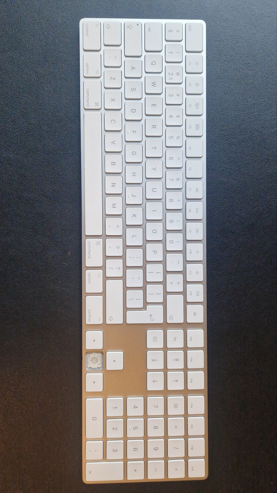 Apple Magic Keyboard A1843 Qwerty met numeriek deel, Computers en Software, Toetsenborden, Gebruikt, Oplaadbaar, Ophalen of Verzenden