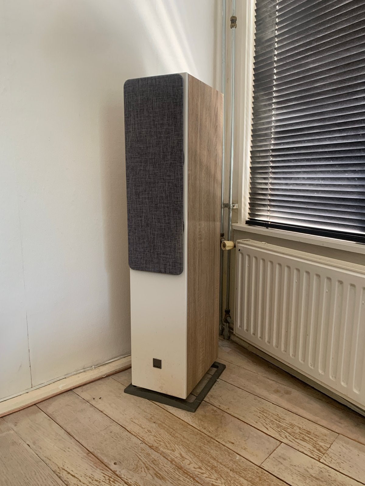 Dali Oberon 7 Vloerstaande Luidspreker - Wit/Licht Hout, Audio, Tv en Foto, Vloerstaande luidspreker, Zo goed als nieuw, Geschikt voor surround/home cinema