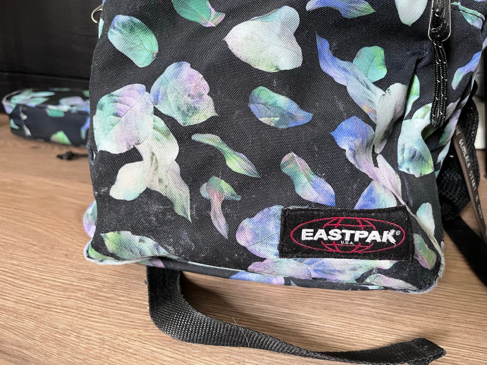 Eastpak rugzak met bloemenprint en etui, 45 tot 60 cm, Gebruikt, 25 tot 40 cm, Ophalen of Verzenden