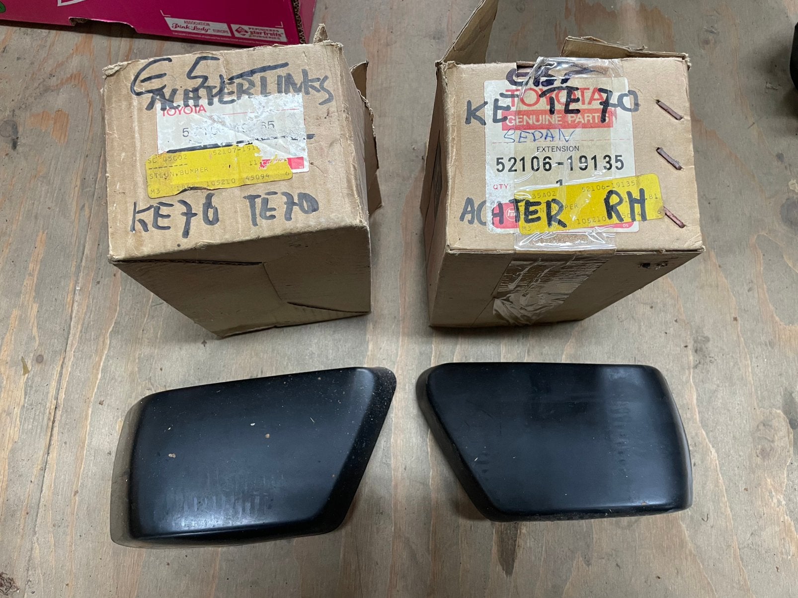 Toyota corolla ke70 sedan achterbumper hoeken nieuw, Ophalen of Verzenden