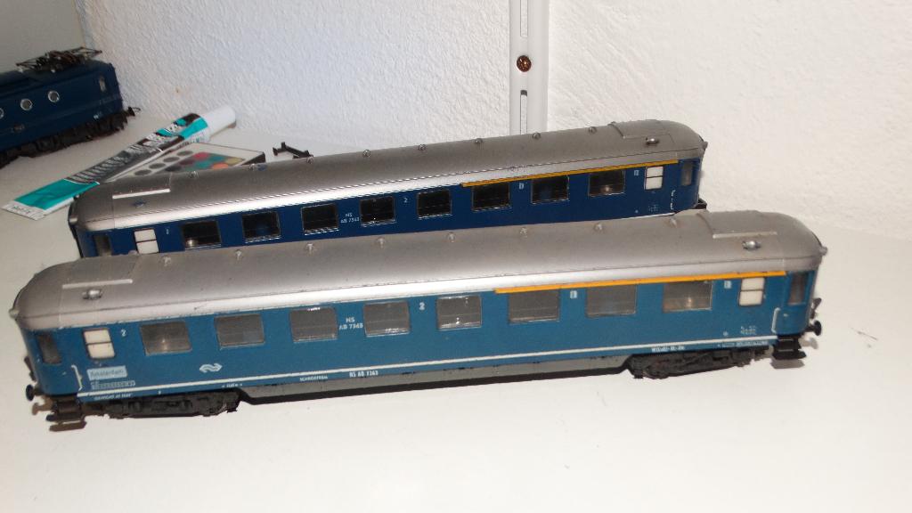 2 Fleischmann- nederlandse spoorwegen NS wagons adv 8, Gebruikt, Gelijkstroom, Fleischmann, Wagon