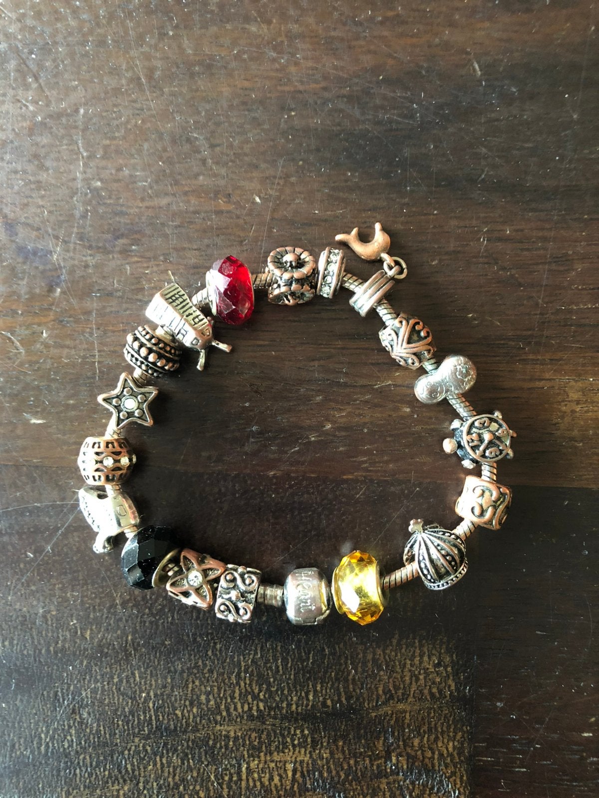 Armband Heart Beads met 18 bedels en goede sluiting, Gebruikt, Staal, Ophalen of Verzenden, Met bedels of kralen