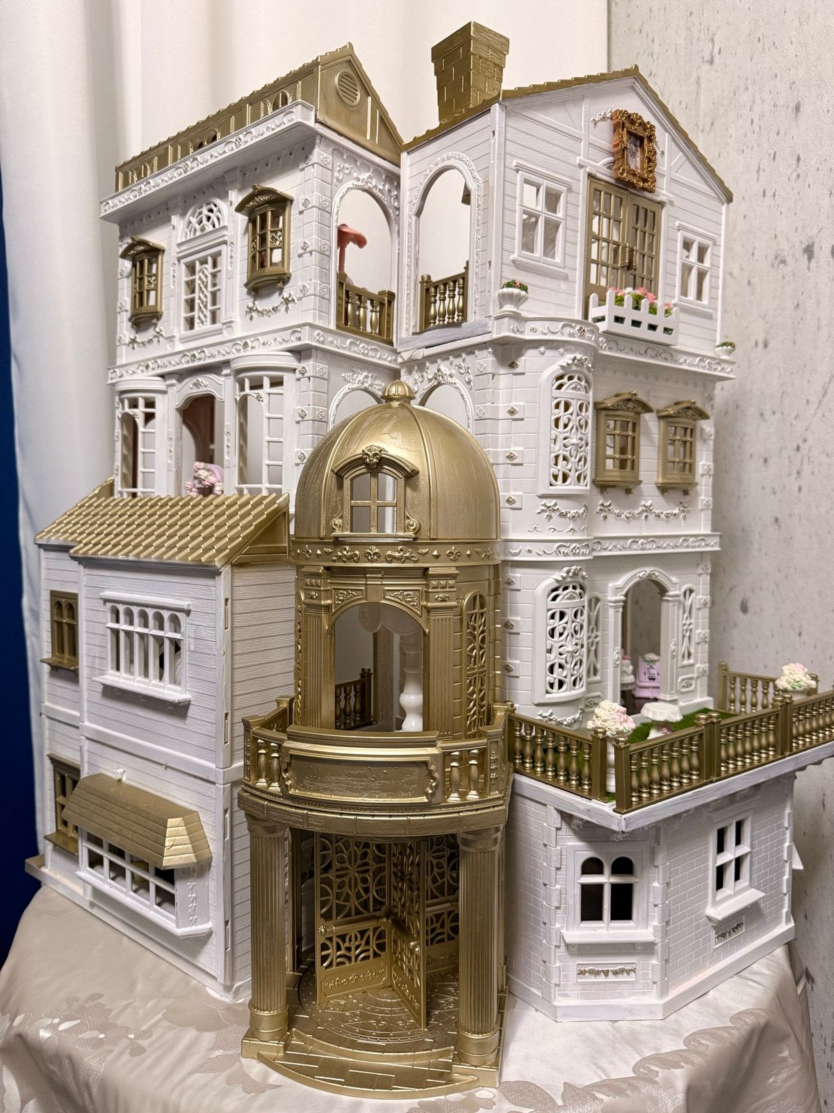 Groot en luxe poppenhuis met meubels en accessoires, Ophalen of Verzenden, Zo goed als nieuw, Overige typen