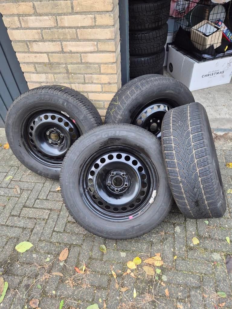 Opel Mokka stalen velgen met winterbanden, Ophalen, 215 mm, 16 inch, Winterbanden