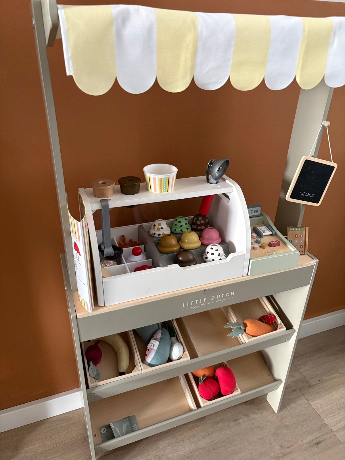 Little Dutch Marktkraam met IJssalon en Kassa, Ophalen, Gebruikt, Jongen of Meisje