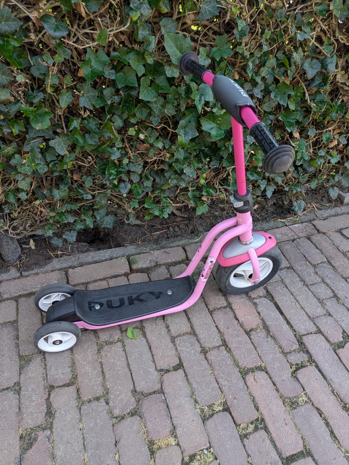 Puky stepje (rose) met 3 wielen - Gebruikt, goede staat, Fietsen en Brommers, Steps, Ophalen of Verzenden